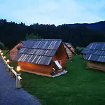 Apartment Small Wooden And Zgornja Dobrava *