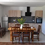 Apartma Small Wooden And Zgornja Dobrava