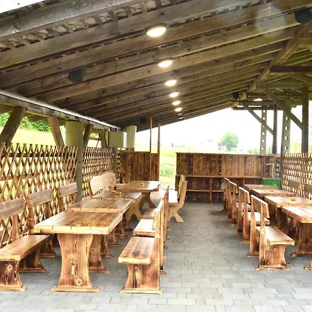 Apartament Small Wooden And Zgornja Dobrava *