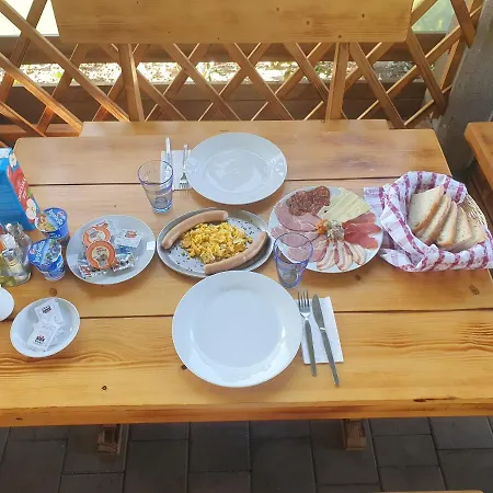 Small Wooden And Zgornja Dobrava 拉多夫吉卡