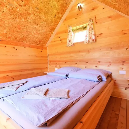 Small Wooden And Zgornja Dobrava Apartament *