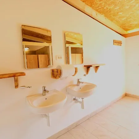 Small Wooden And Zgornja Dobrava Apartament *