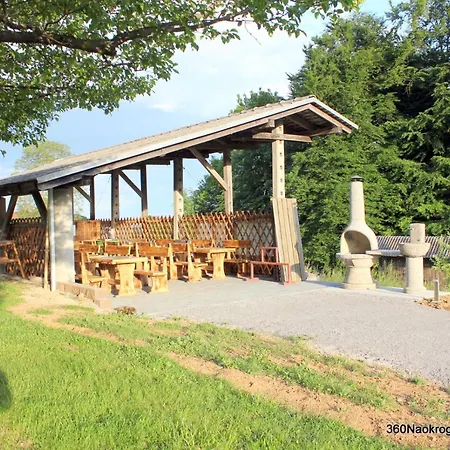 Appartement Small Wooden And Zgornja Dobrava
