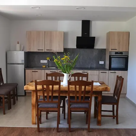 Apartament Small Wooden And Zgornja Dobrava