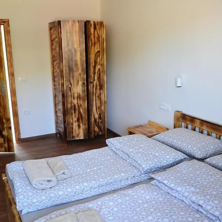 Small Wooden And Zgornja Dobrava * 拉多夫吉卡