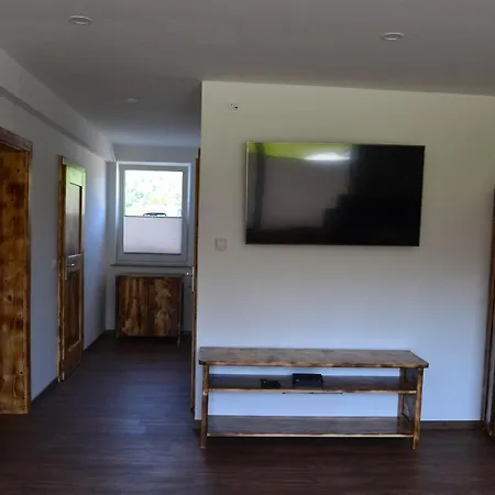 Small Wooden And Zgornja Dobrava 公寓