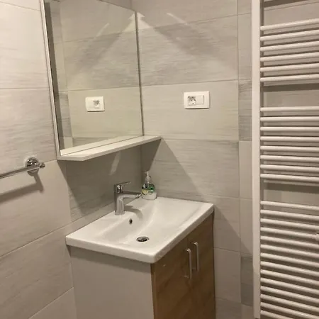 公寓 Small Wooden And Zgornja Dobrava *