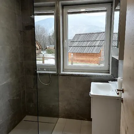 Small Wooden And Zgornja Dobrava Apartman