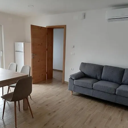 Apartman Small Wooden And Zgornja Dobrava