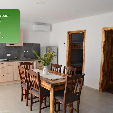Apartament Small Wooden And Zgornja Dobrava *