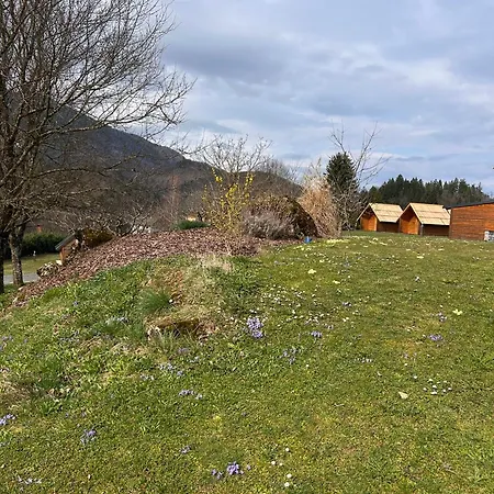 Small Wooden And Zgornja Dobrava Apartment