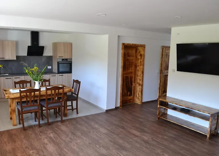 Small Wooden And Zgornja Dobrava Apartman