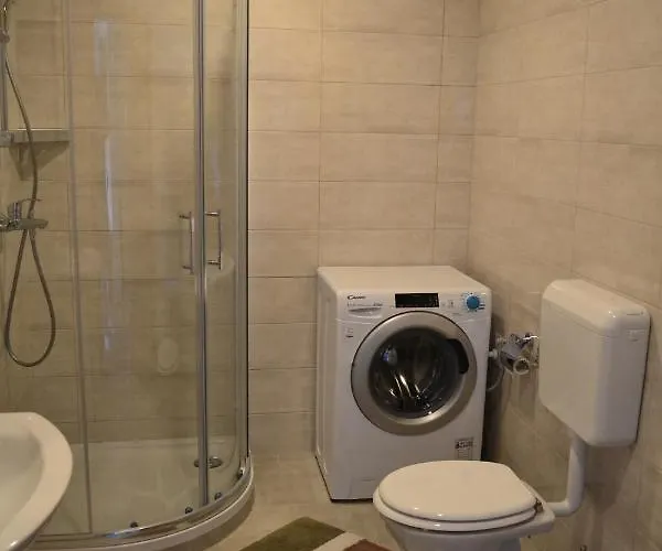 Apartman Small Wooden And Zgornja Dobrava *