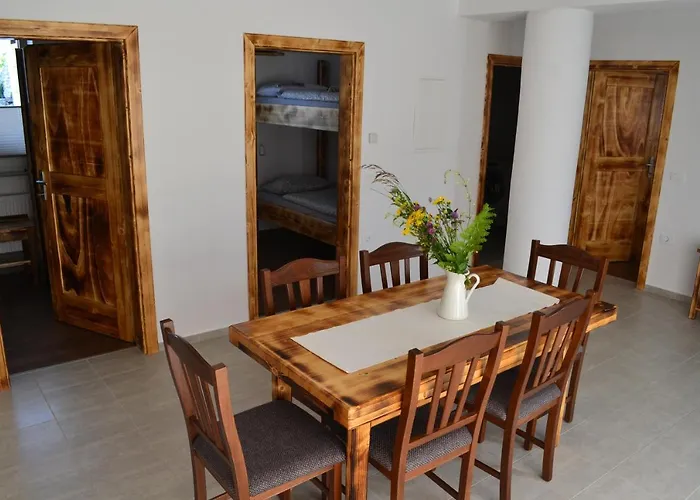 Appartement Small Wooden Houses&apartments Zgornja Dobrava