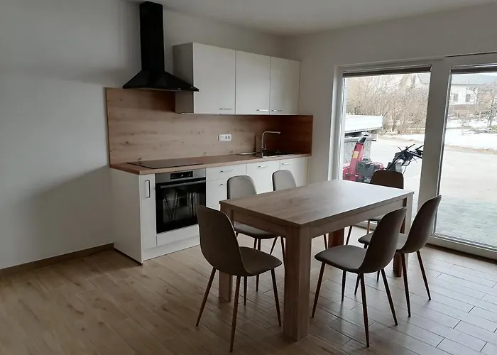 Small Wooden And Zgornja Dobrava Apartman *