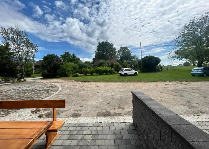 Apartman Small Wooden And Zgornja Dobrava *